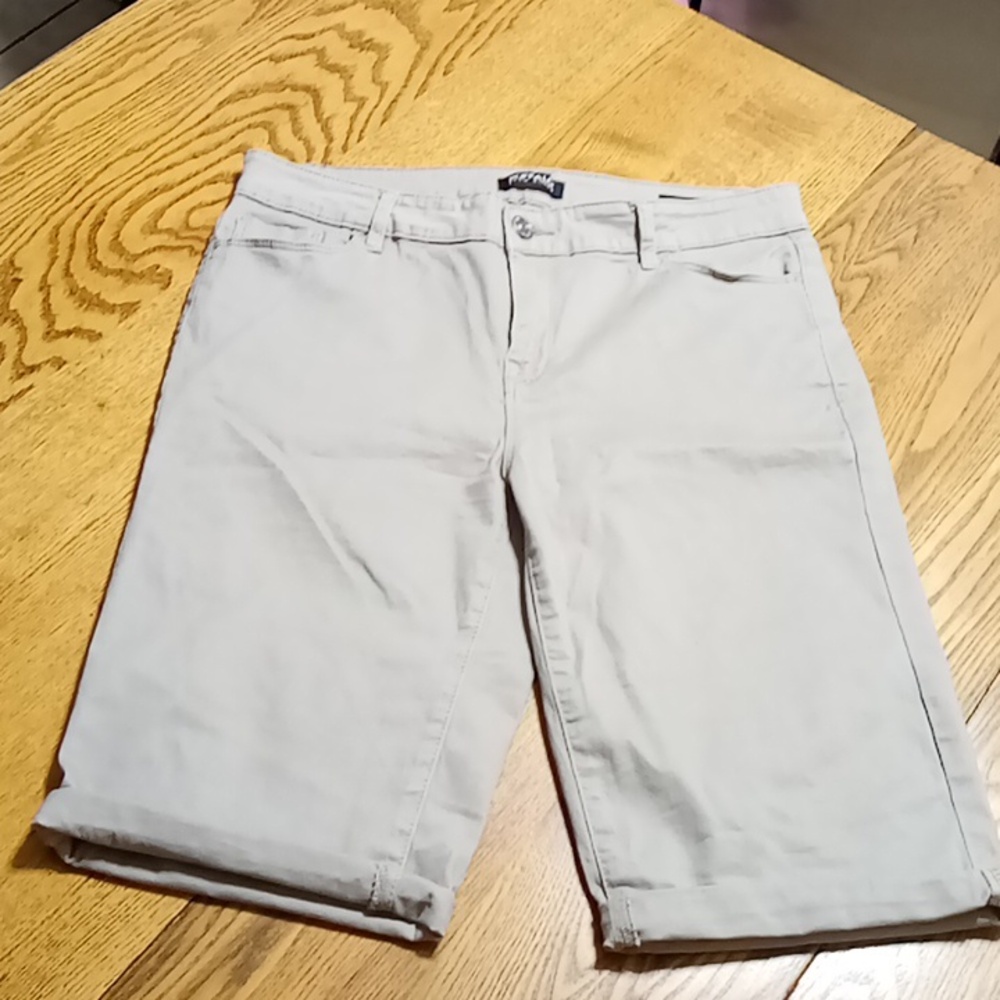 BUFFALO DAVID BITTON Women Shorts TAN 8/29 SAMUELLA Mid Rise Bermuda Preowned